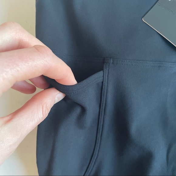 LORNA JANE (L) New with tags ‘Amy phone’ high rise black ankle biter leggings - Picture 7 of 7